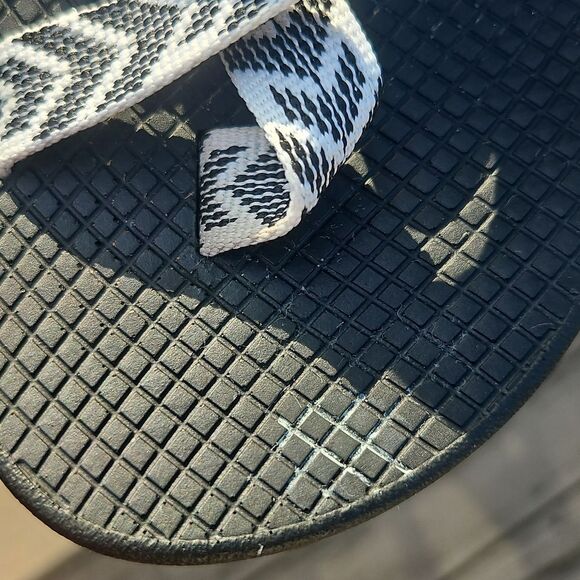 Chaco Z/Cloud 2 Sandals Women’s Size 8 Black & White Chevron Straps - Picture 3 of 8